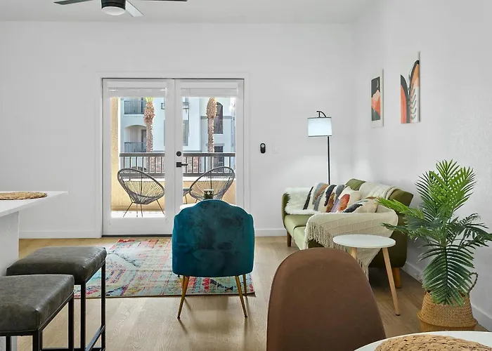 Cozysuites By The Stadium With Pool 04 Apartment