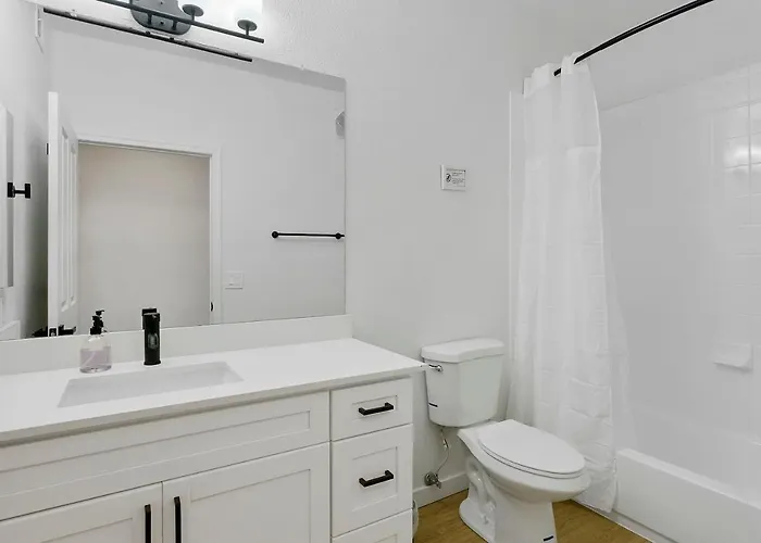 Apartment Cozysuites By The Stadium With Pool 04 Glendale