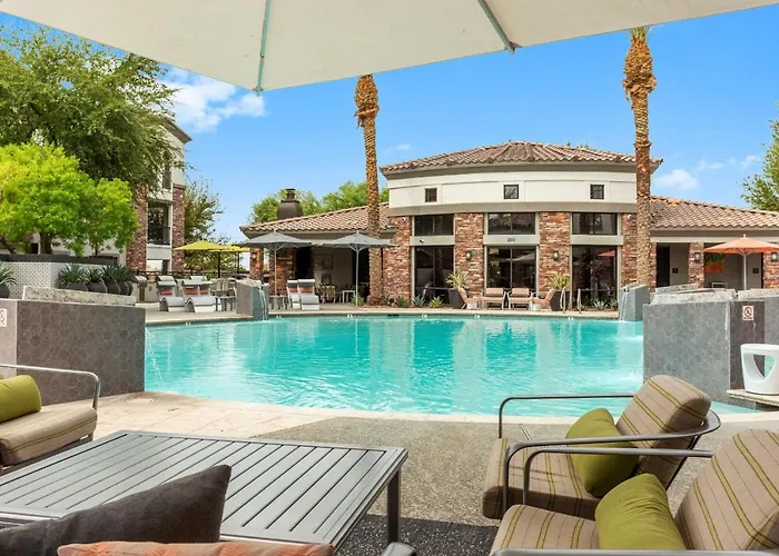Cozysuites By The Stadium With Pool 04 Apartament