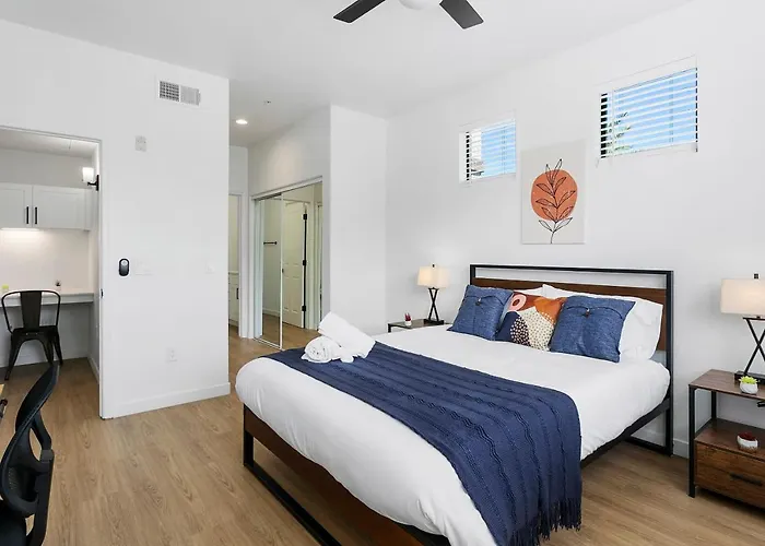 Cozysuites By The Stadium With Pool 04 Apartament *