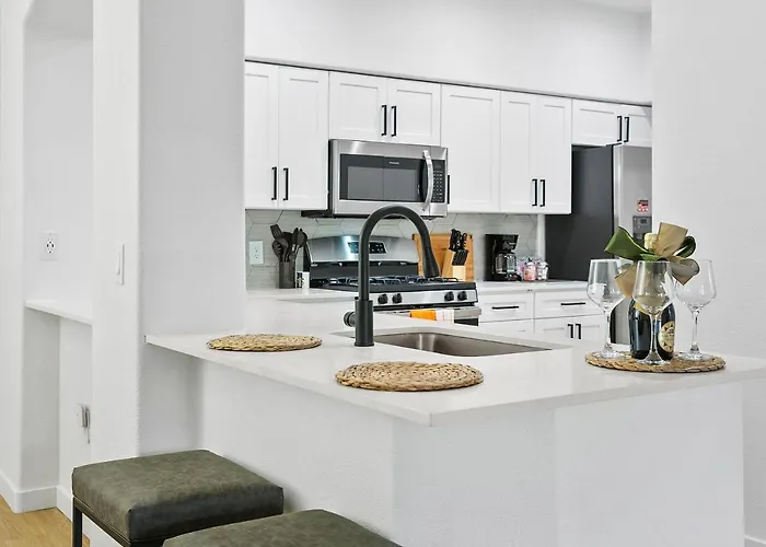 Cozysuites By The Stadium With Pool 04 Apartment Glendale