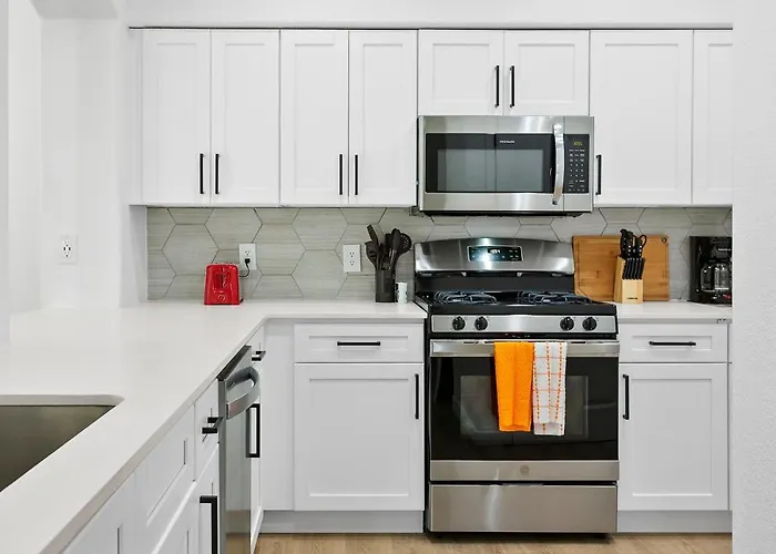 Apartment Cozysuites By The Stadium With Pool 04 Glendale