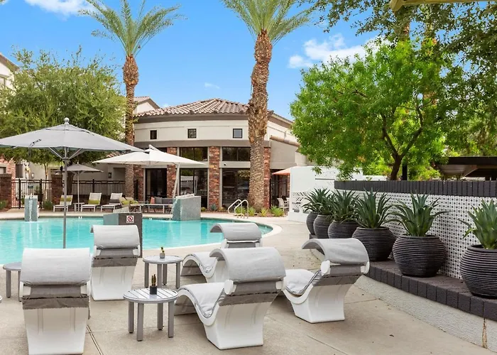 Apartment Cozysuites By The Stadium With Pool 04